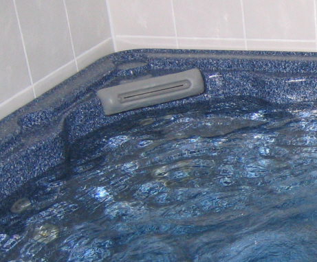 Was tun gegen trübes Wasser im Whirlpool?