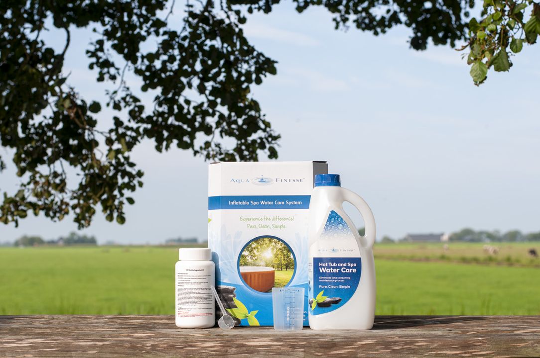 aquafinesse-inflatable-spa-watercare-box_2